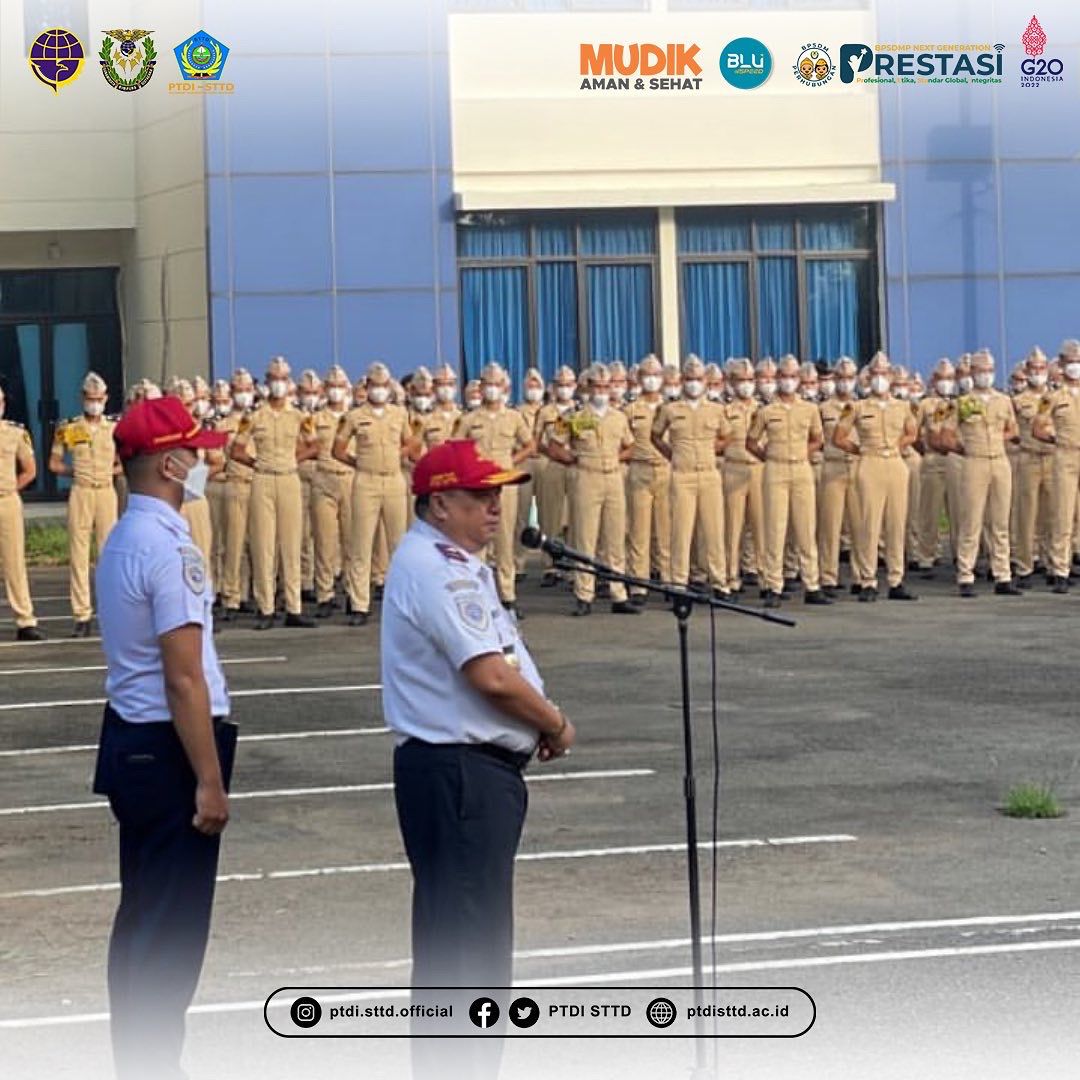 Pelaksanaan Apel Pagi Taruna/i Angkatan XLII PTDI-STTD