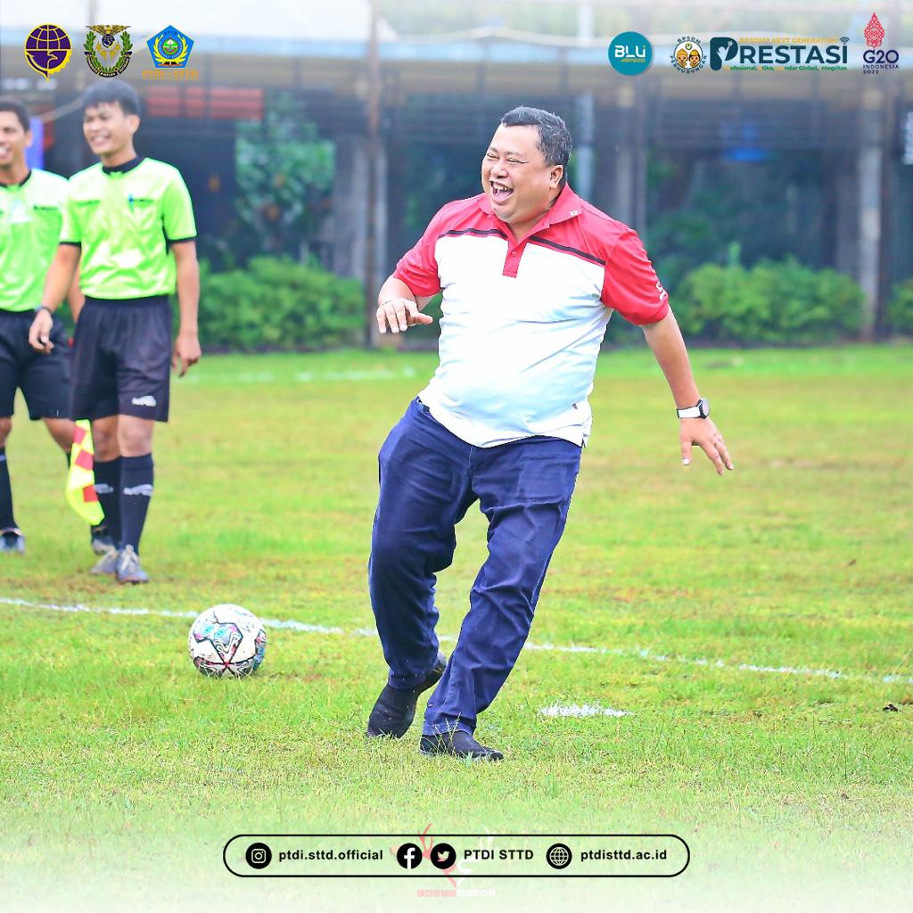 Trofeo Sepak Bola antara PTDI-STTD dengan BPLJSKB Ditjen Hubdat dan DISHUB Kota Bekasi.